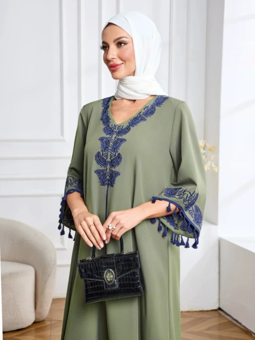 Real Shot Hot Selling Simple Elegant Embroidered Collar Long Dress Robe